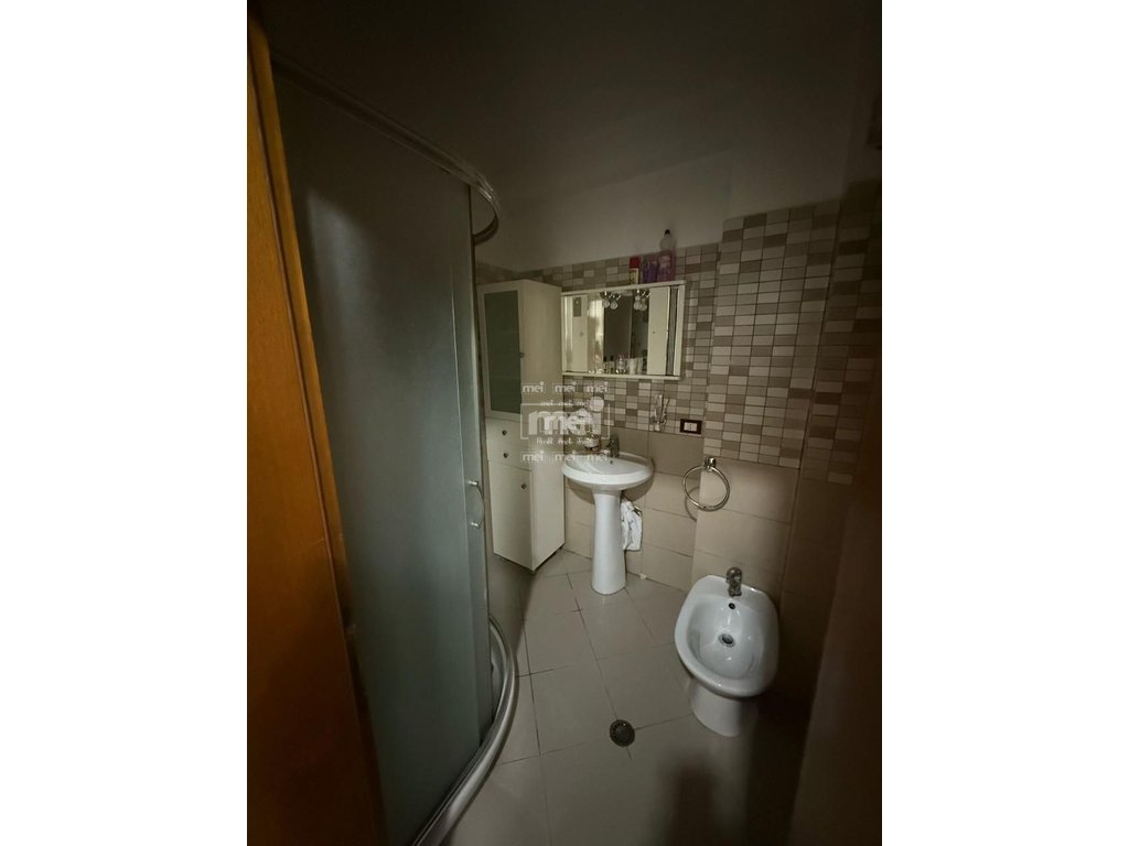 JEPET ME QIRA APARTAMENT 2+1+2 TEK GJYKATA!