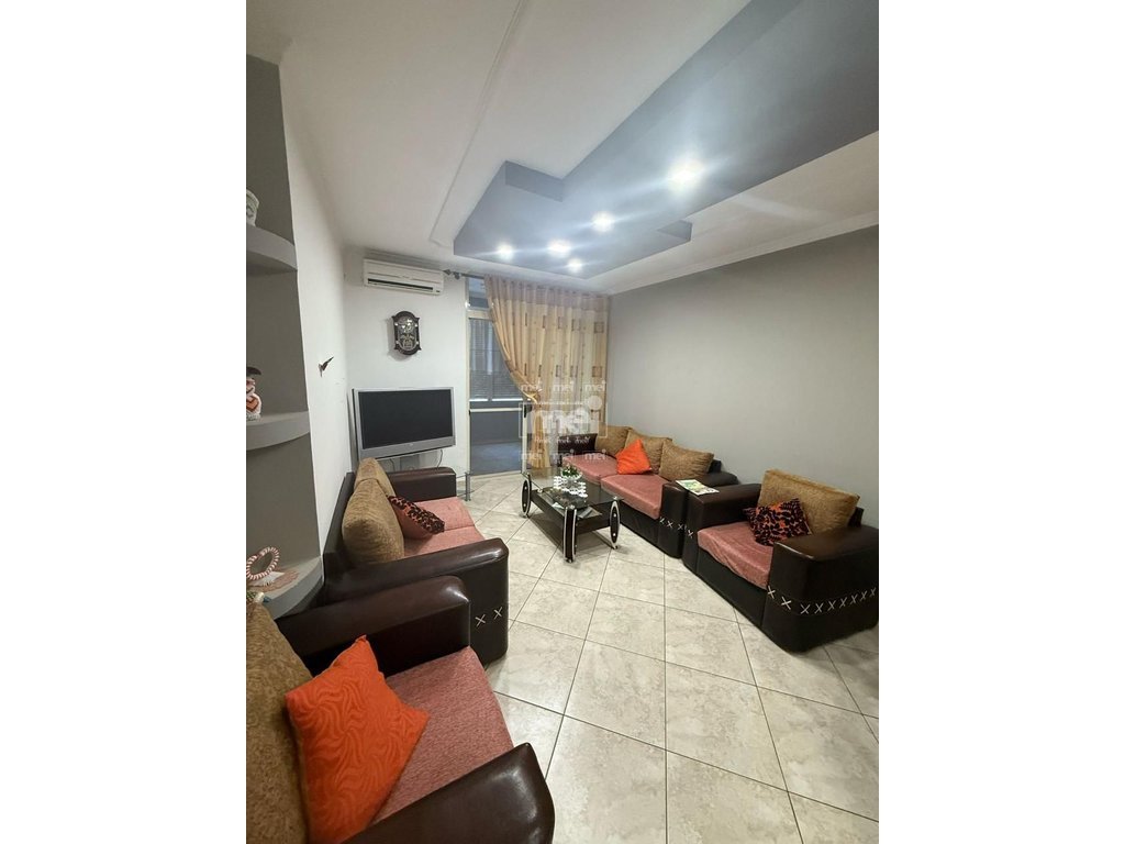 JEPET ME QIRA APARTAMENT 2+1+2 TEK GJYKATA!