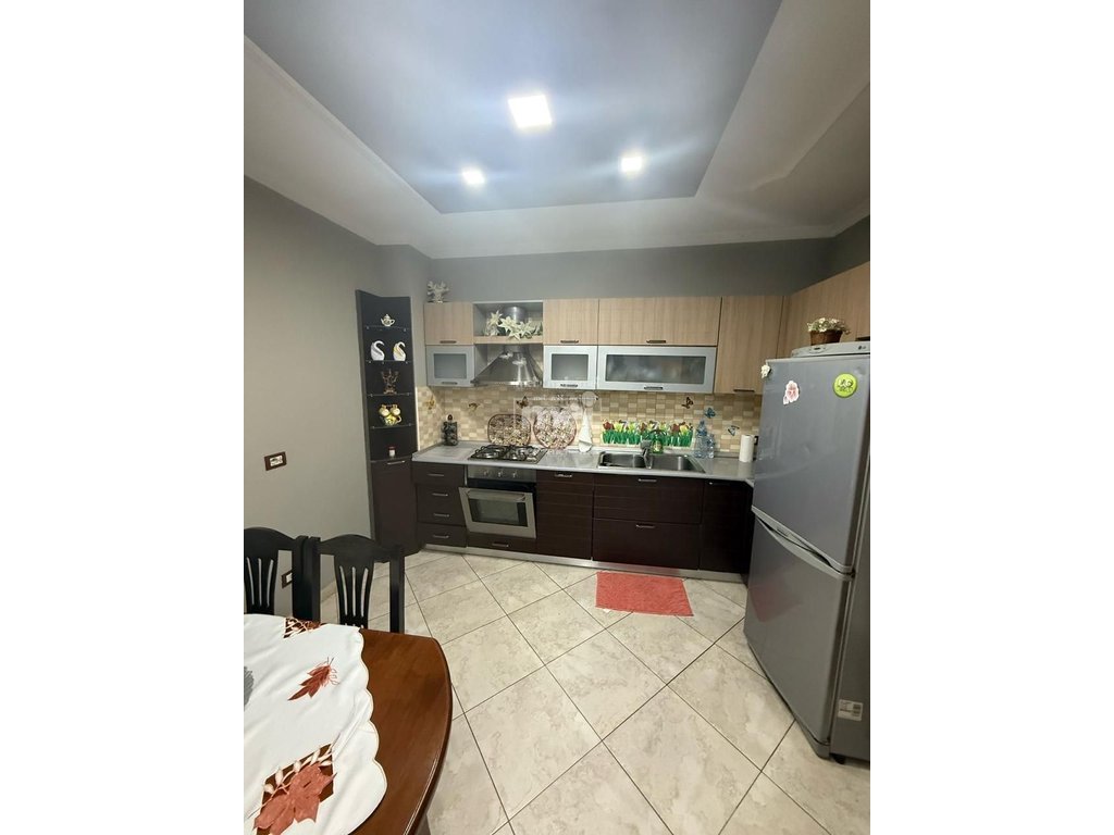 JEPET ME QIRA APARTAMENT 2+1+2 TEK GJYKATA!