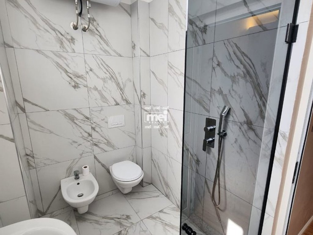 SHITET SUPER APARTAMENT 2+1 PRAN SPITALIT !