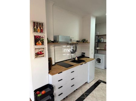 JEPET ME QIRA GARSONIERE NE PLAZH TEK RROTA KUQE!