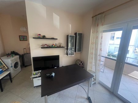 JEPET ME QIRA APARTAMENT 1+1 TEK SHKEMBI I KAVAJES!