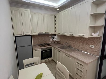 JEPET ME QIRA APARTAMENT  2+1 TEK GJYKATA!