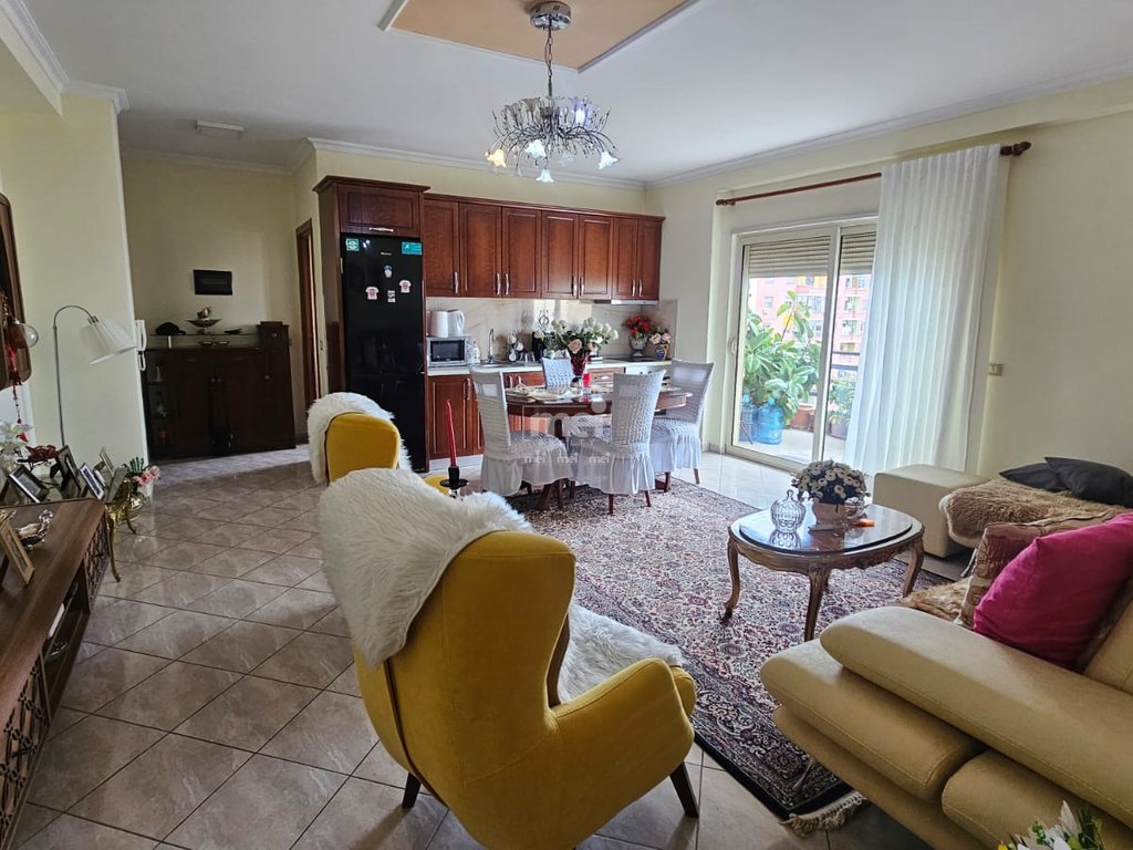 SHITET APARTAMENT 2+1 TEK ISH RAJONI, DURRES!