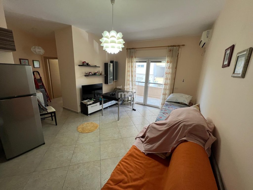 JEPET ME QIRA APARTAMENT 1+1 TEK SHKEMBI I KAVAJES!