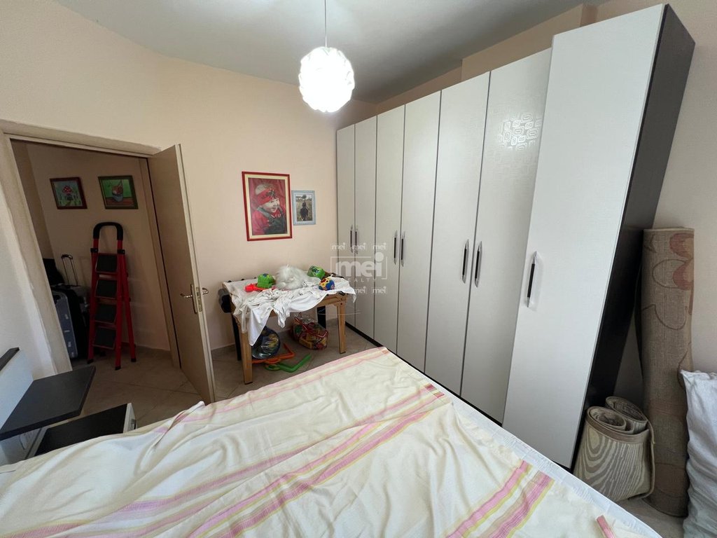 JEPET ME QIRA APARTAMENT 1+1 TEK SHKEMBI I KAVAJES!