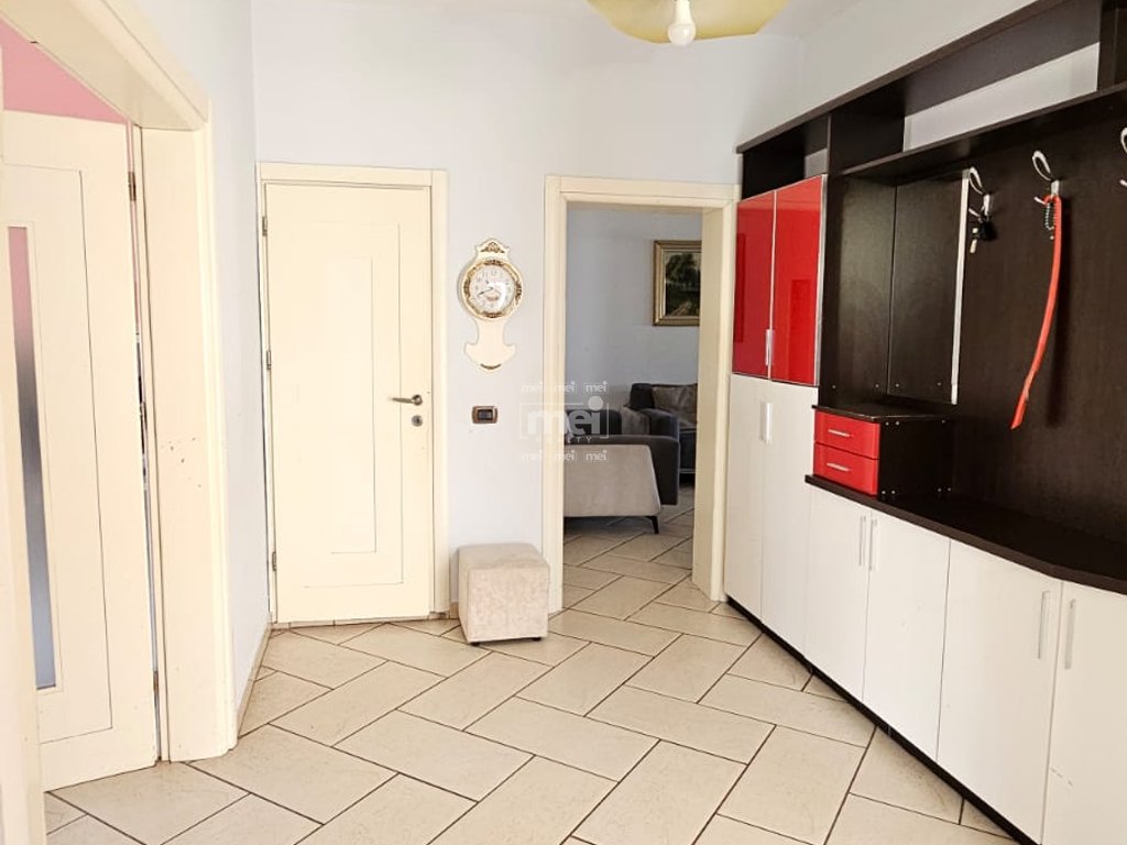 SHITET APARTAMENT 2+1 NE QENDER DURRES!