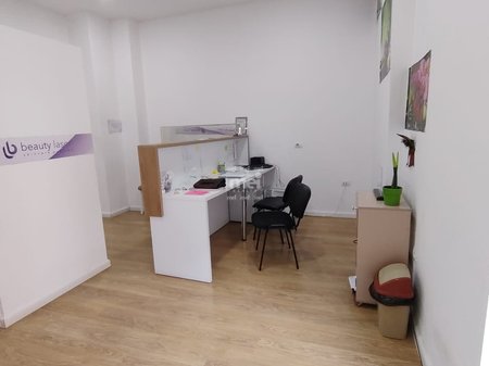 AMBJENT PER ZYRA /KOMERCIAL PRANE BLUE STAR NE DURRES