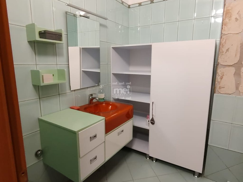 APARTAMENT ME QIRA ME PAMJE NGA DETI NE VOLLGA