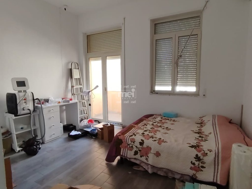 AMBJENT PER ZYRA /KOMERCIAL PRANE BLUE STAR NE DURRES