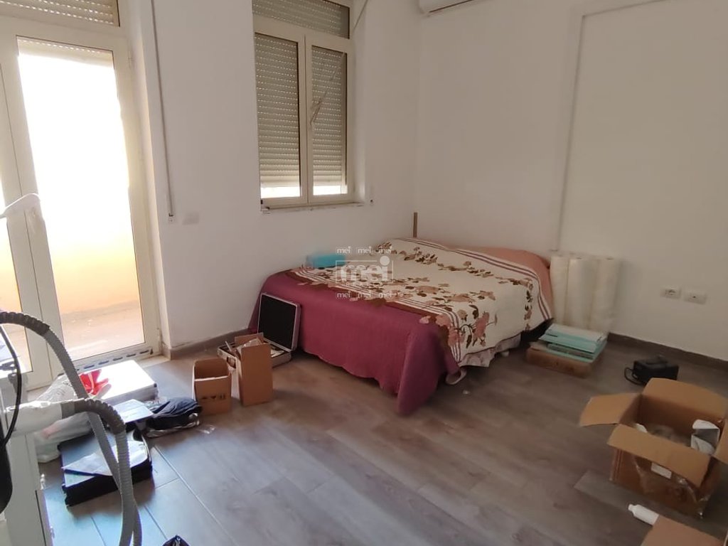 AMBJENT PER ZYRA /KOMERCIAL PRANE BLUE STAR NE DURRES