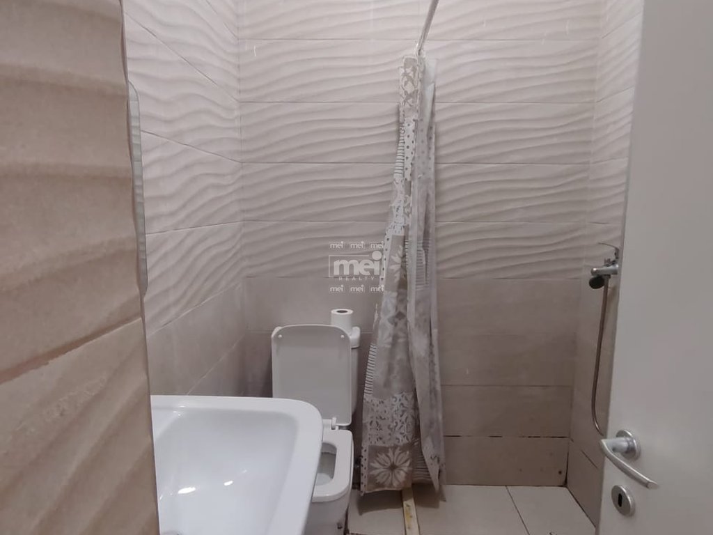 AMBJENT PER ZYRA /KOMERCIAL PRANE BLUE STAR NE DURRES