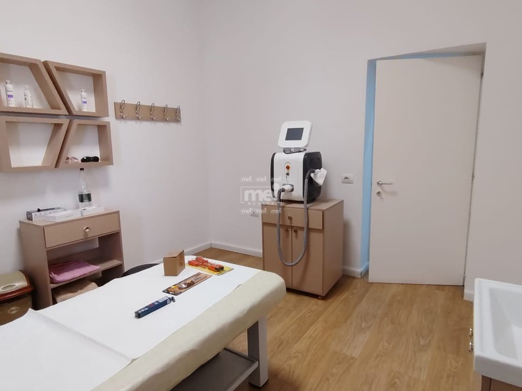 AMBJENT PER ZYRA /KOMERCIAL PRANE BLUE STAR NE DURRES