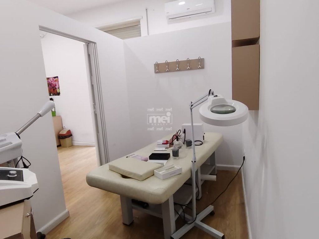 AMBJENT PER ZYRA /KOMERCIAL PRANE BLUE STAR NE DURRES