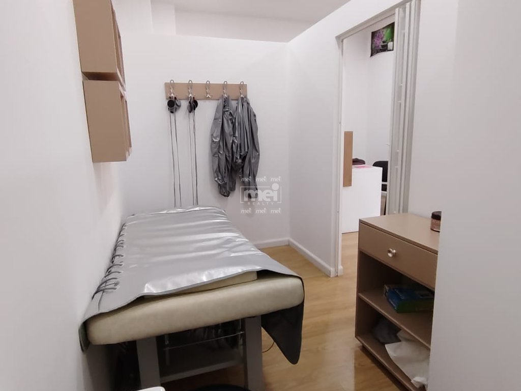 AMBJENT PER ZYRA /KOMERCIAL PRANE BLUE STAR NE DURRES