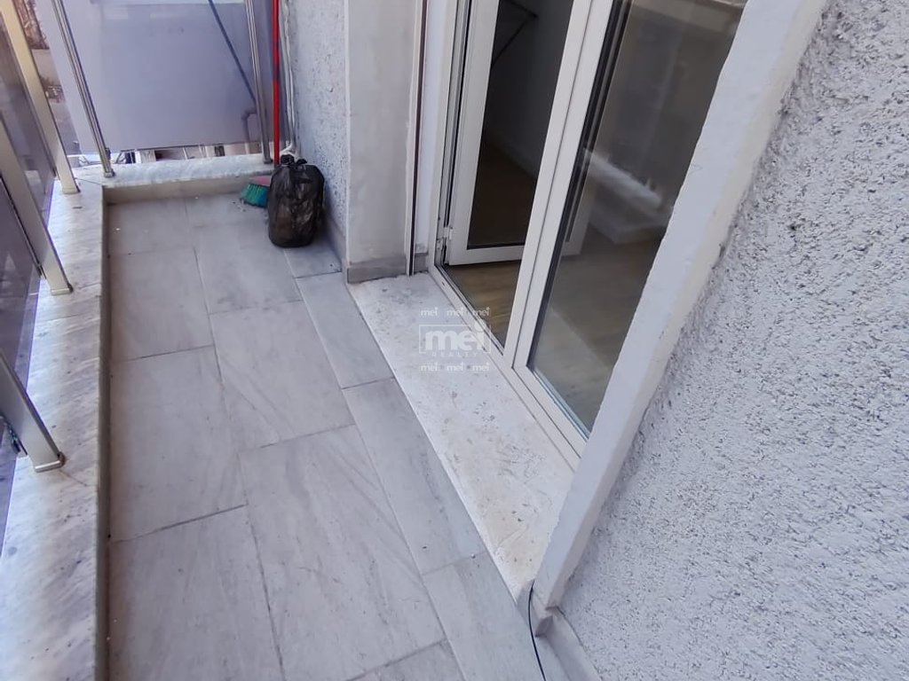 AMBJENT PER ZYRA /KOMERCIAL PRANE BLUE STAR NE DURRES