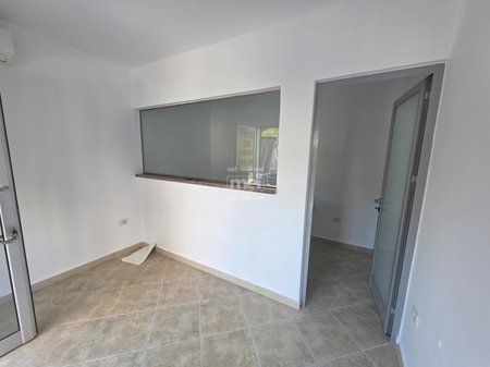 JEPET ME QIRA AMBIENT PRANË BULEVARDIT KRYESOR, DURRËS