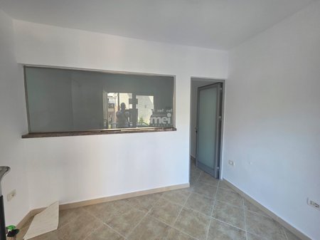 JEPET ME QIRA AMBIENT PRANË BULEVARDIT KRYESOR, DURRËS