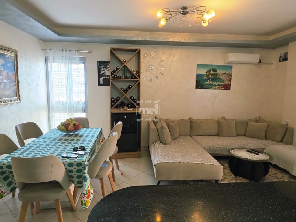 SHITET APARTAMENT 2+1 NE GOLEM QENDER