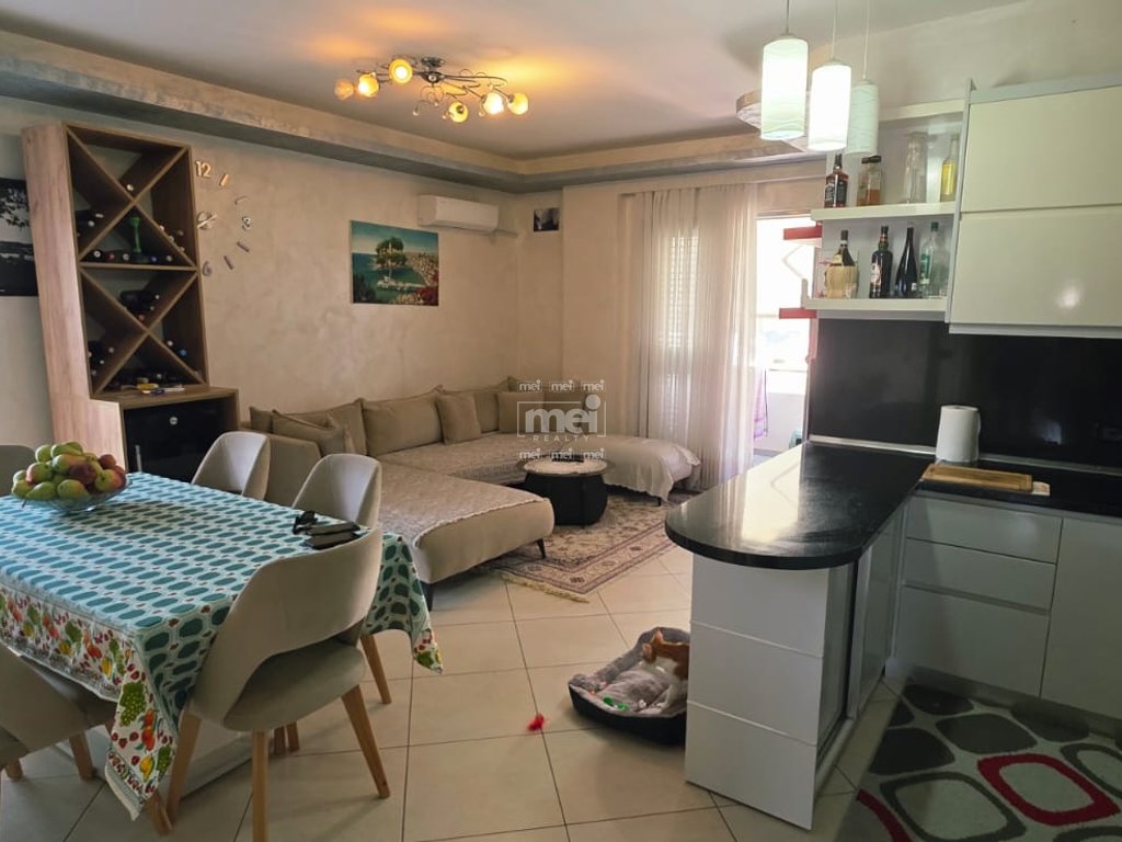 SHITET APARTAMENT 2+1 NE GOLEM QENDER