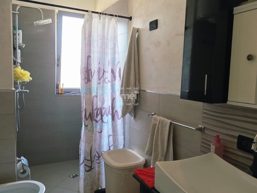 SHITET APARTAMENT 2+1 NE GOLEM QENDER
