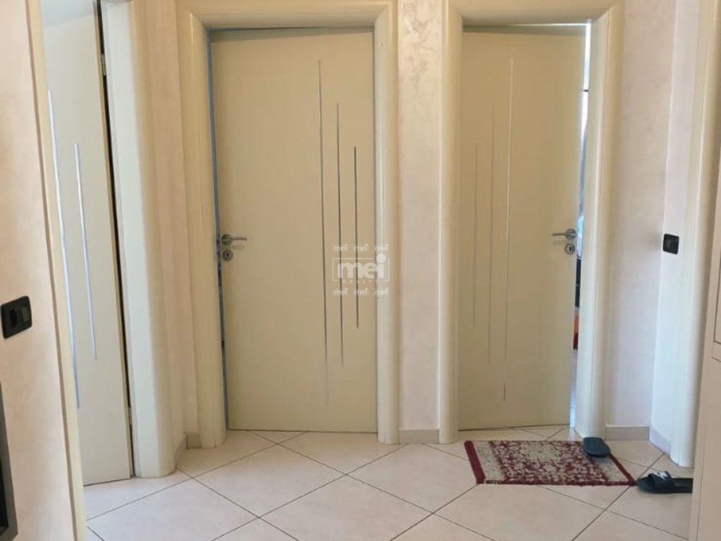 SHITET APARTAMENT 2+1 NE GOLEM QENDER