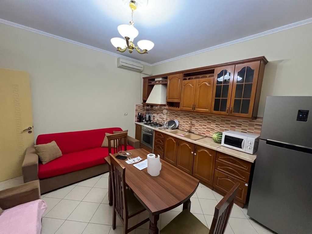 JEPET ME QIRA APARTAMENT 2+1+2 ,PRANE KRYQIT TE KUQ!