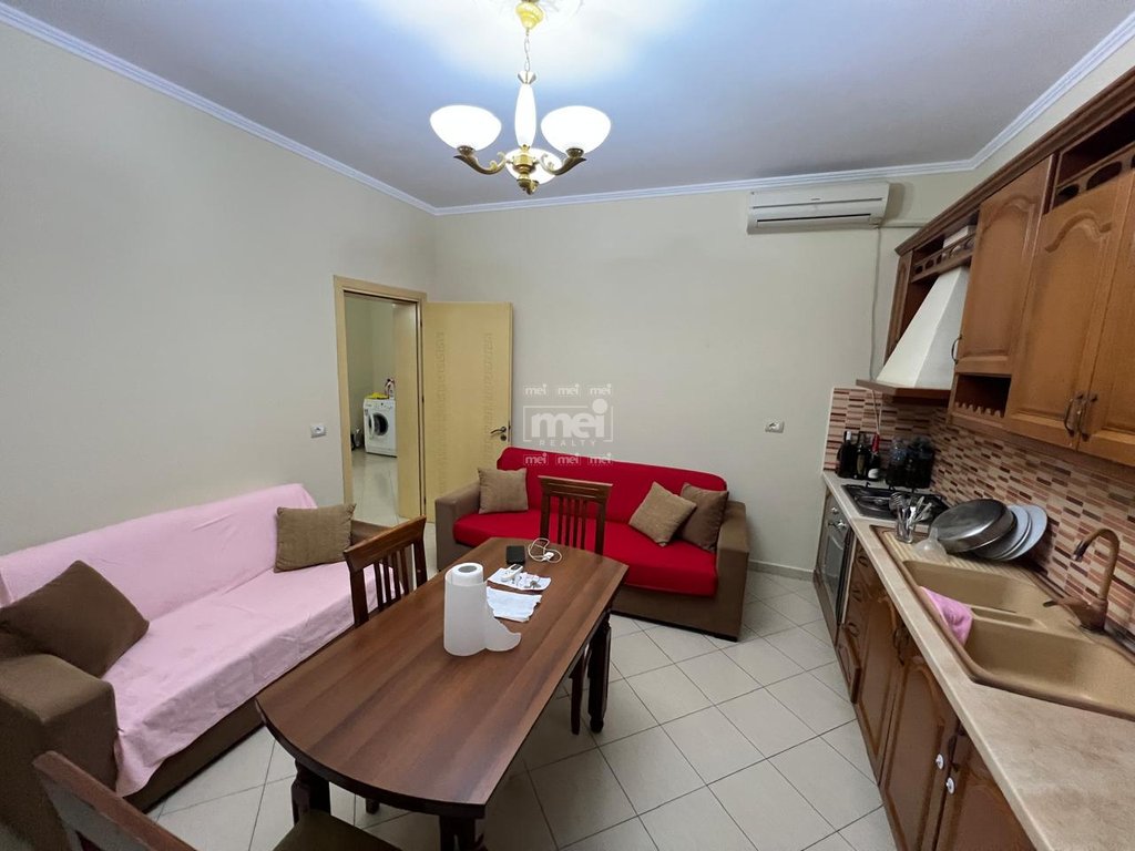 JEPET ME QIRA APARTAMENT 2+1+2 ,PRANE KRYQIT TE KUQ!