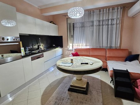 JEPET ME QIRA APARTAMENT 2+1 TEK GJYKATA!