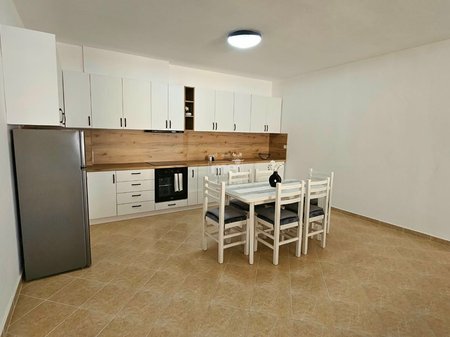 JEPET ME QIRA APARTAMENT 2+1 NË PLAZH TEK RROTA E KUQE!