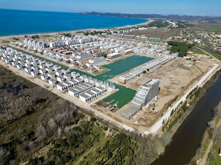 SHITET GARSONIERE NE TURQUOISE MARINA!