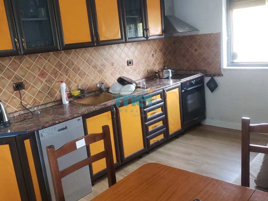 Jepet me Qera Super Apartament 2+1 ne Laprake!