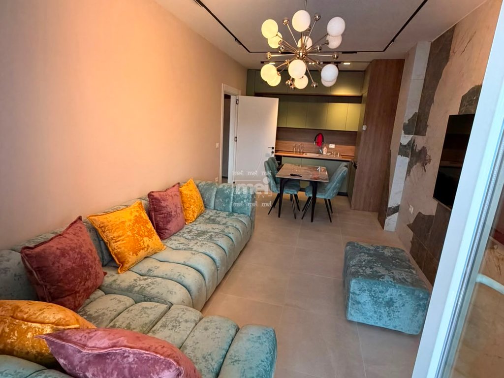SHITET APARTAMENT 1+1,SHKEMBI KAVAJES!