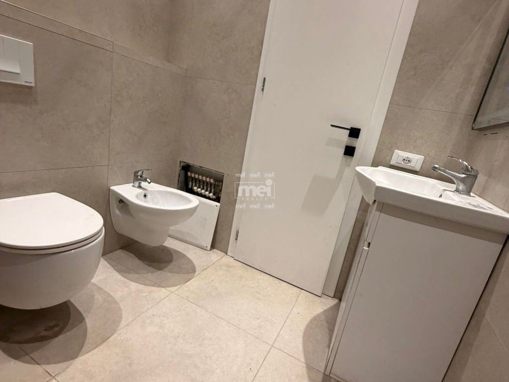 SHITET APARTAMENT 2+1 TEK SHKËMBI I KAVAJËS!