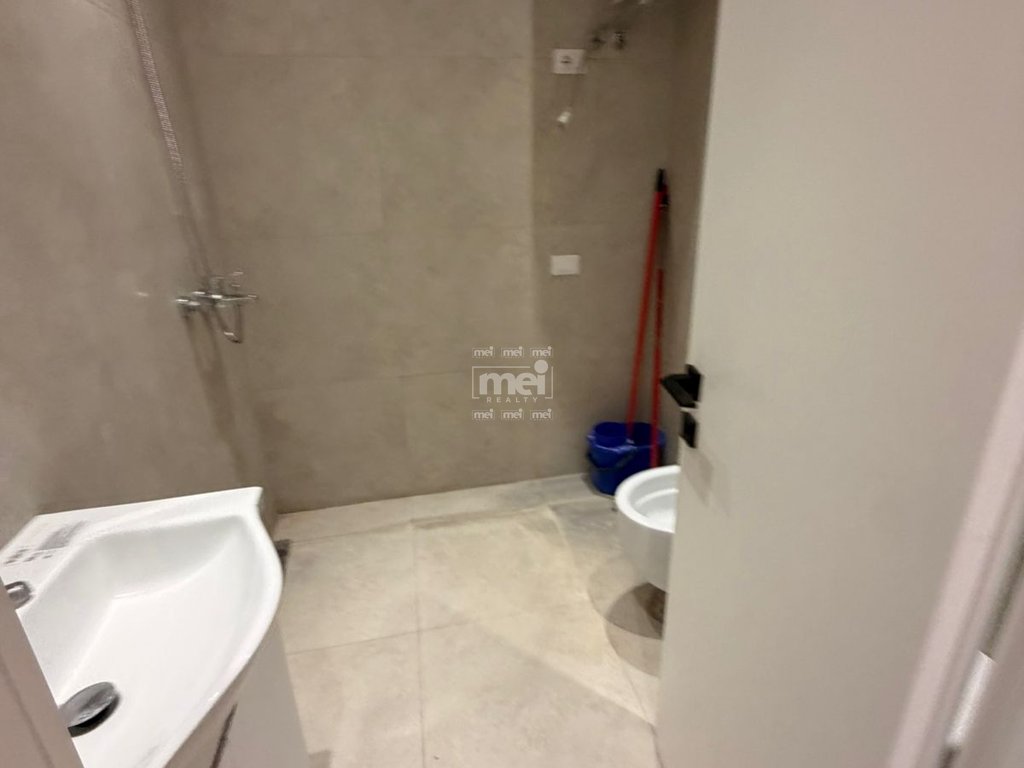 SHITET APARTAMENT 2+1 TEK SHKËMBI I KAVAJËS!