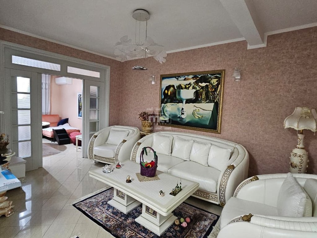 JEPET ME QIRA APARTAMENT 2+1 TEK GJYKATA!