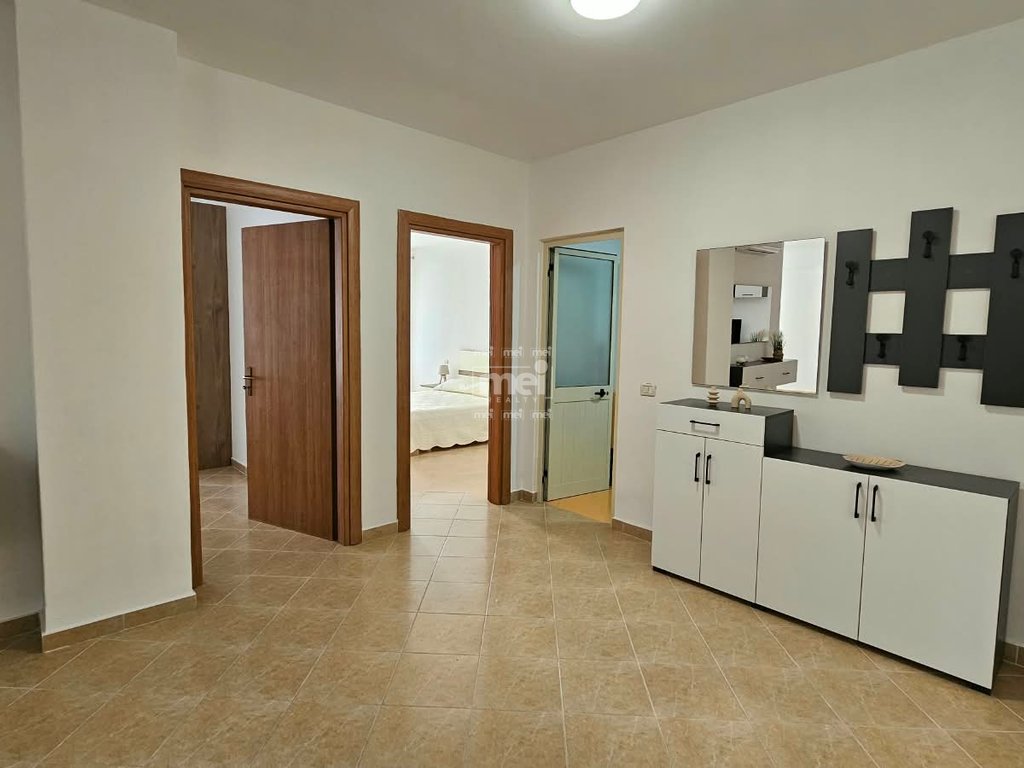 JEPET ME QIRA APARTAMENT 2+1 NË PLAZH TEK RROTA E KUQE!