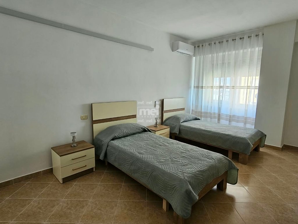 JEPET ME QIRA APARTAMENT 2+1 NË PLAZH TEK RROTA E KUQE!