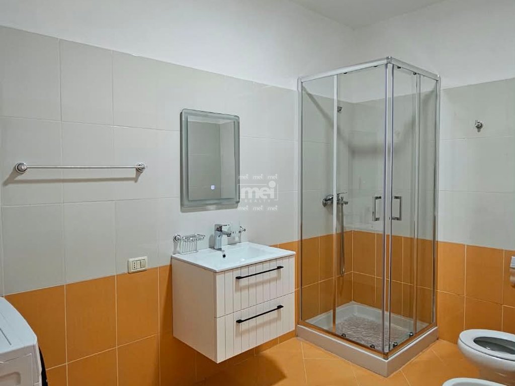 JEPET ME QIRA APARTAMENT 2+1 NË PLAZH TEK RROTA E KUQE!