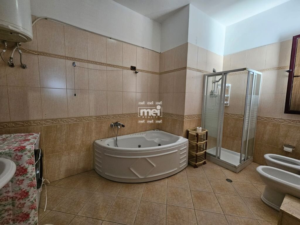 JEPET ME QIRA APARTAMENT 2+1+2 PRANE STADIUMIT!