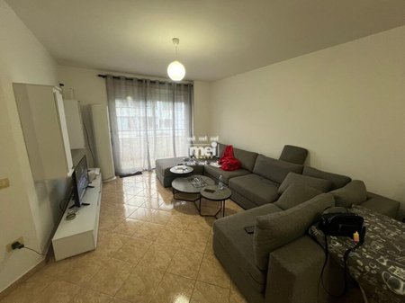 JEPET ME QIRA APARTAMENT 2+1+2 TEK RRUGA E PORTIT !