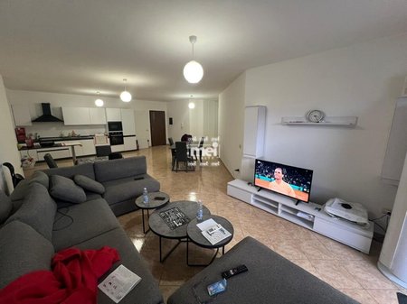 JEPET ME QIRA APARTAMENT 2+1+2 TEK RRUGA E PORTIT !