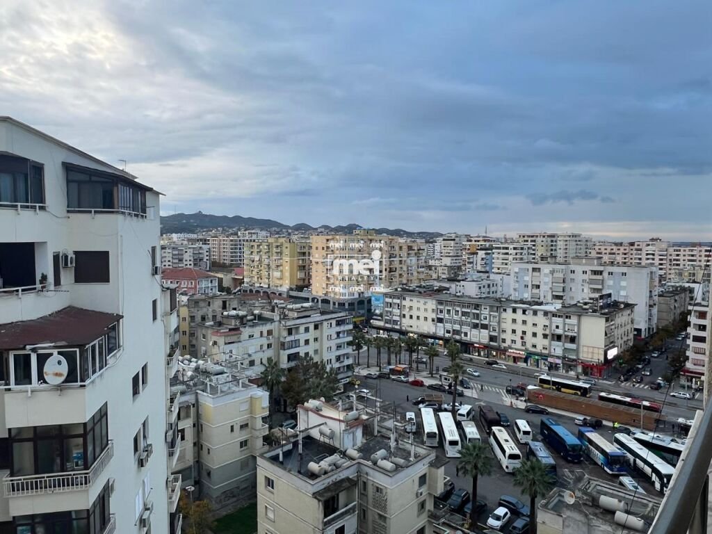JEPET ME QIRA APARTAMENT 2+1+2 TEK RRUGA E PORTIT !