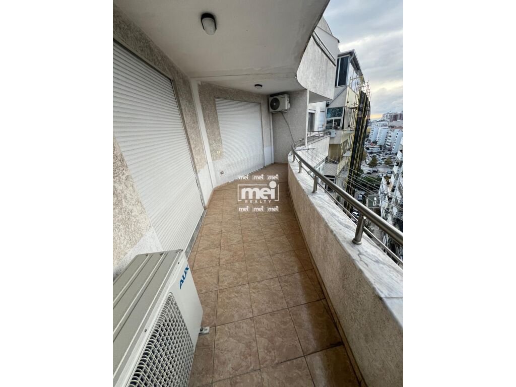 JEPET ME QIRA APARTAMENT 2+1+2 TEK RRUGA E PORTIT !