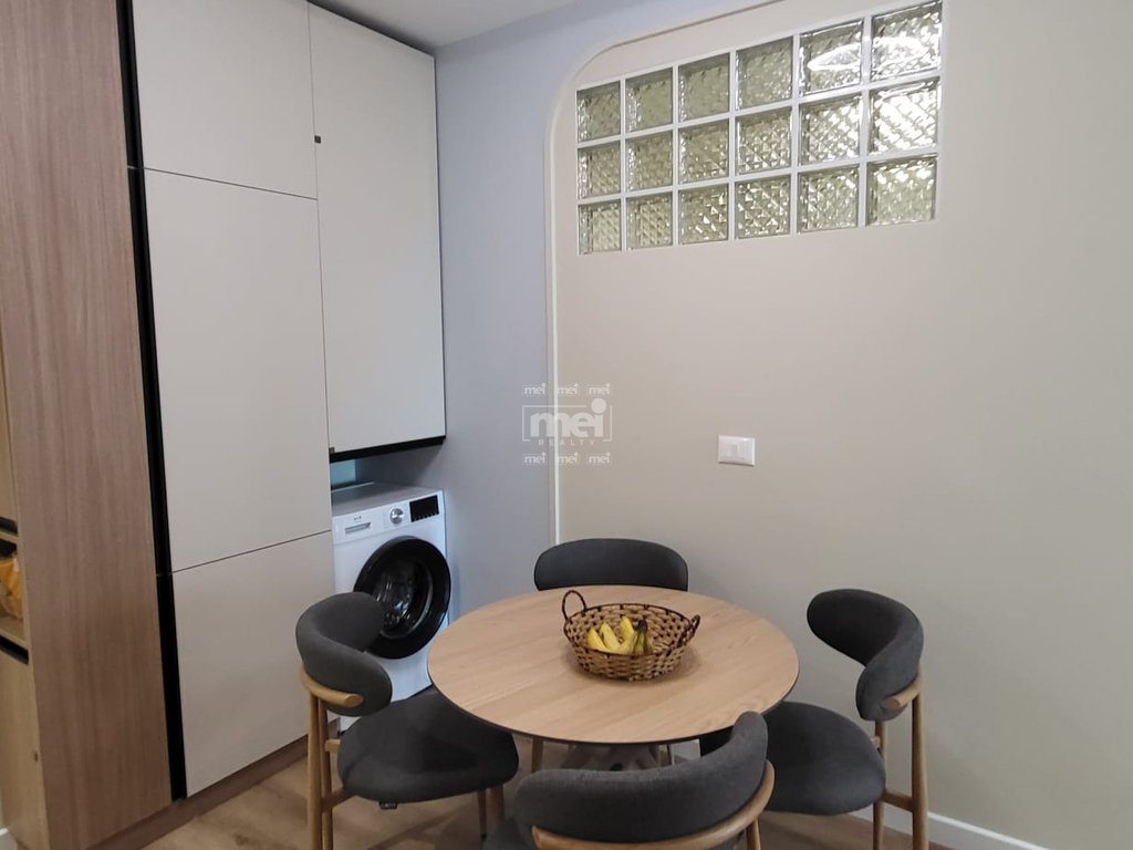 JEPET ME QIRA SUPER APARTAMENT 1+1 ME PAMJE DETI TEK SHKEMBI KAVAJES+POST PARKIMI!