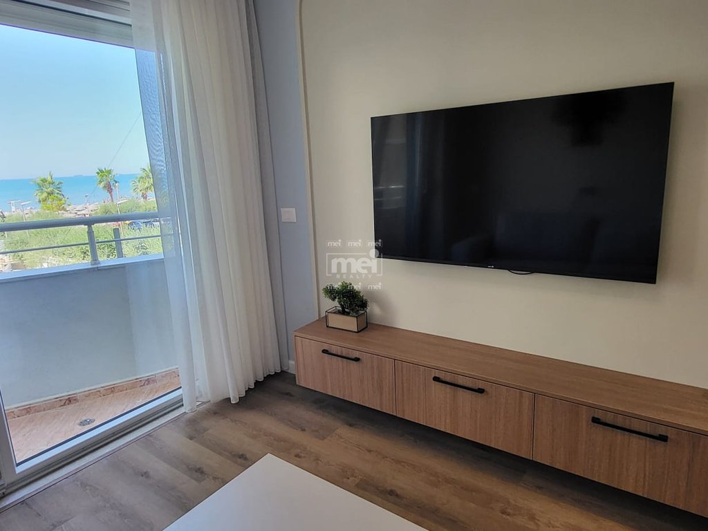 JEPET ME QIRA SUPER APARTAMENT 1+1 ME PAMJE DETI TEK SHKEMBI KAVAJES+POST PARKIMI!