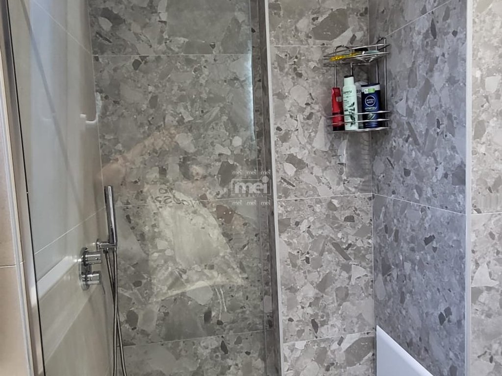 JEPET ME QIRA SUPER APARTAMENT 1+1 ME PAMJE DETI TEK SHKEMBI KAVAJES+POST PARKIMI!