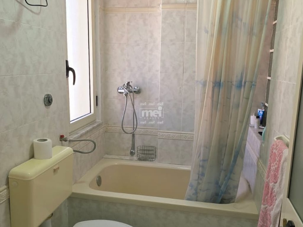 SHITET APARTAMENT 3+1 PRANË DREJTORISË SË TATIMEVE, DURRES.