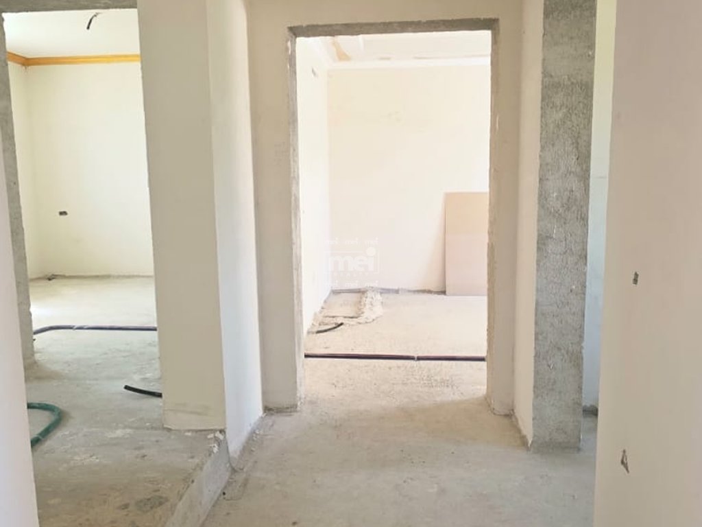 SHITET SHTEPI PRIVATE PRANE REZERVUARIT TE RRASHBULLIT