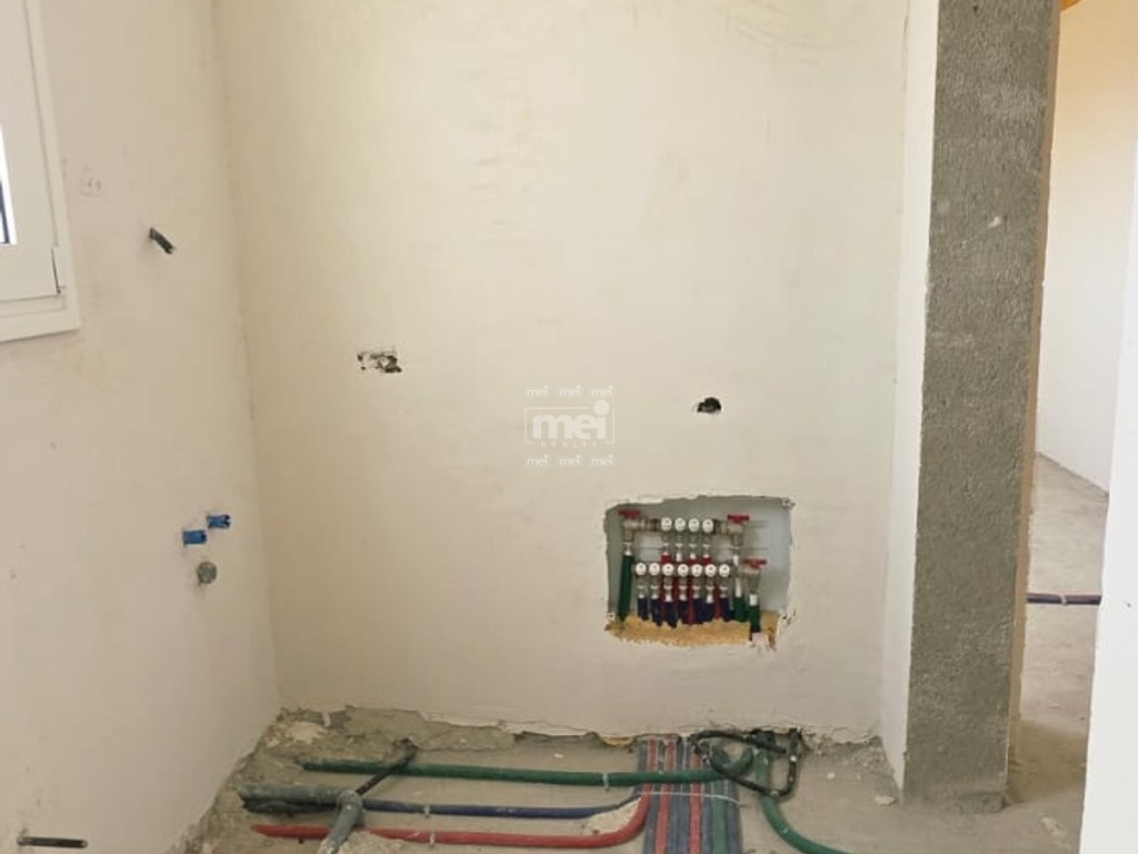 SHITET SHTEPI PRIVATE PRANE REZERVUARIT TE RRASHBULLIT